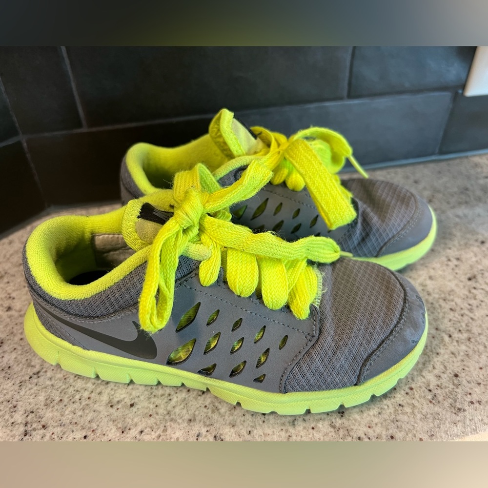 Nike Boys Shoes Size 12.5 - Picture 1 of 9